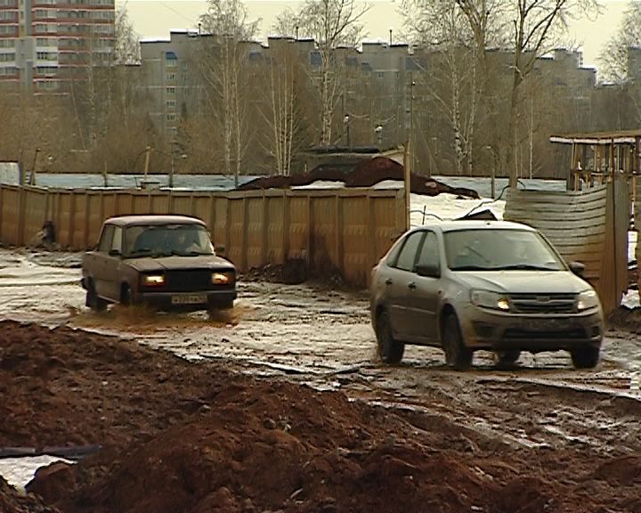 Грязь и лужи у детсада: дети не могут дойти