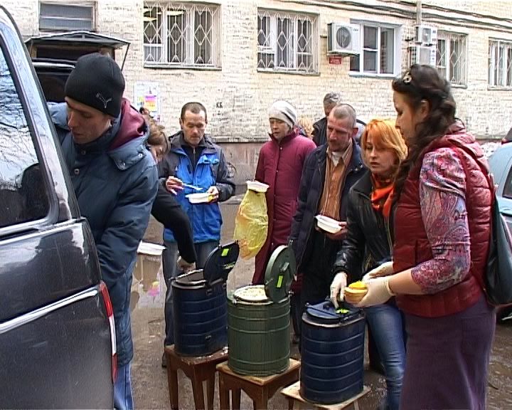 На улицы Кирова вновь вышел автобус милосердия