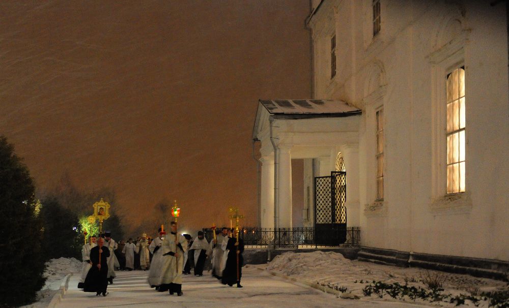 В кировских храмах встретили праздник Светлого Христова Воскресения.