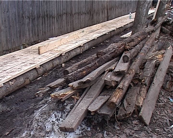 Чиновники проверили качество наплавных тротуаров в Вересниках