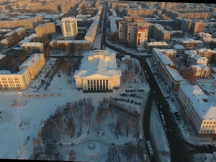 Новая сцена на Театральной площади появится только осенью