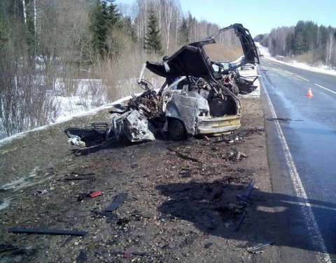 В Орловском районе иномарка врезалась в ВАЗ-2112: три человека погибли.