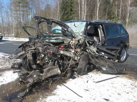 В Орловском районе иномарка врезалась в ВАЗ-2112: три человека погибли.