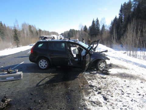 В Орловском районе иномарка врезалась в ВАЗ-2112: три человека погибли.