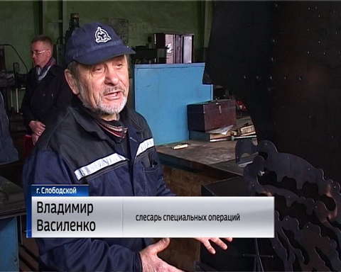 Памятник матросу с "Варяга"  в городе Слободском