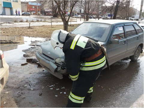 В Вятских Полянах ВАЗ-2114 врезался в "Renault Laguna".