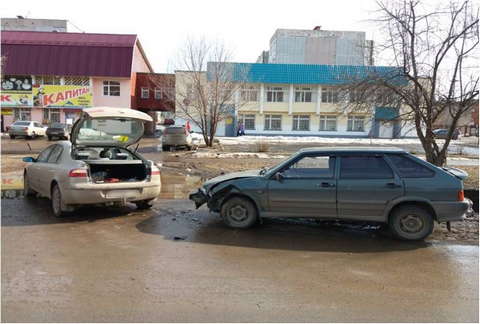 В Вятских Полянах ВАЗ-2114 врезался в "Renault Laguna".