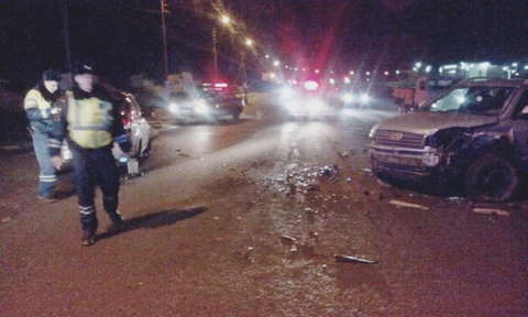 В Кирове иномарка врезалась в "Лада-Гранта".