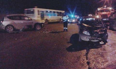 В Кирове иномарка врезалась в "Лада-Гранта".