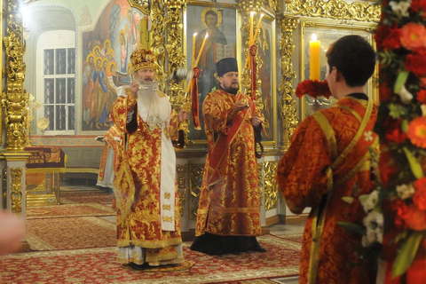 В кировских храмах встретили праздник Светлого Христова Воскресения. 