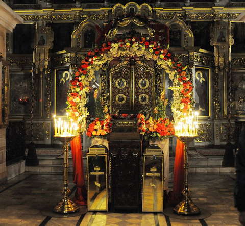 В кировских храмах встретили праздник Светлого Христова Воскресения. 