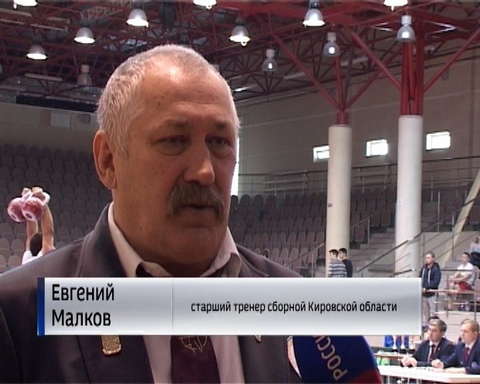 В Кирове гиревики из шести федеральных округов добывали путевки на финал Чемпионата России