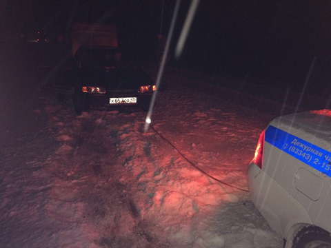 В Кировской области за сутки "снежного" коллапса инспекторы ГИБДД оказали помощь более сотни водителей.