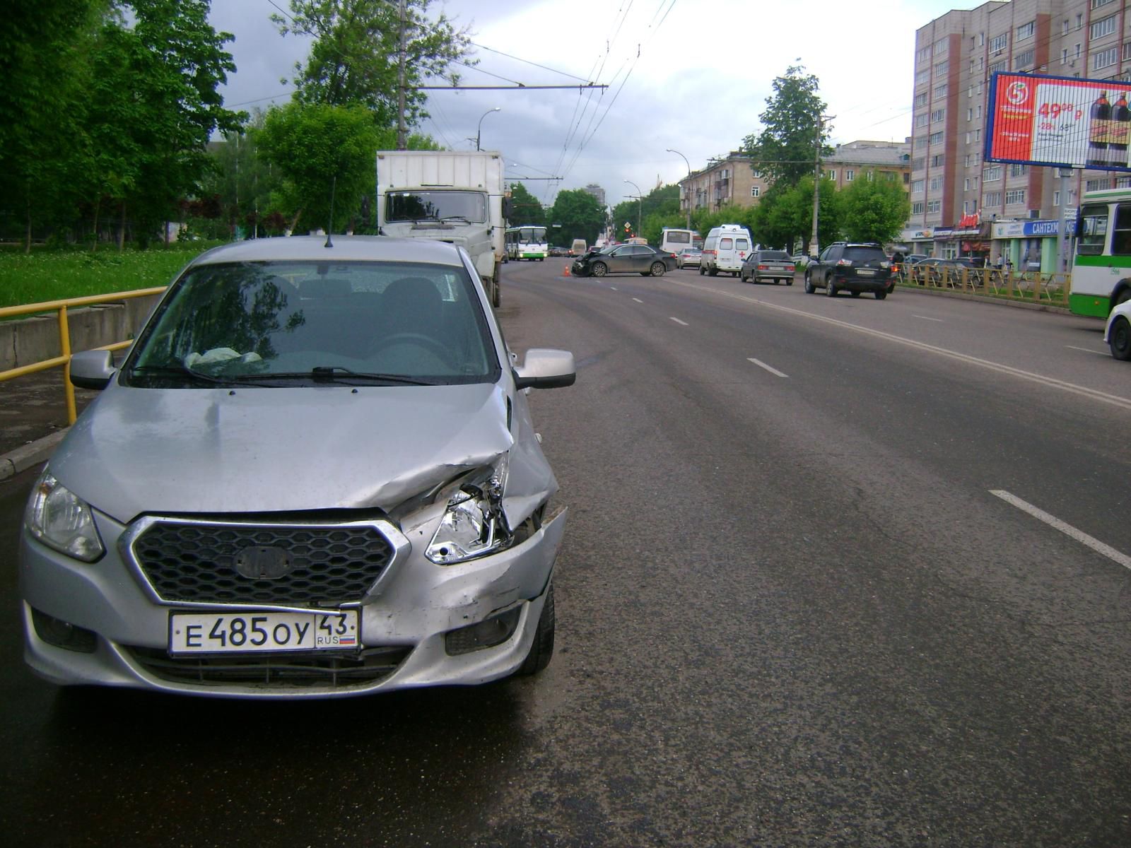 В Кирове столкнулись две иномарки: пострадал 1 человек.