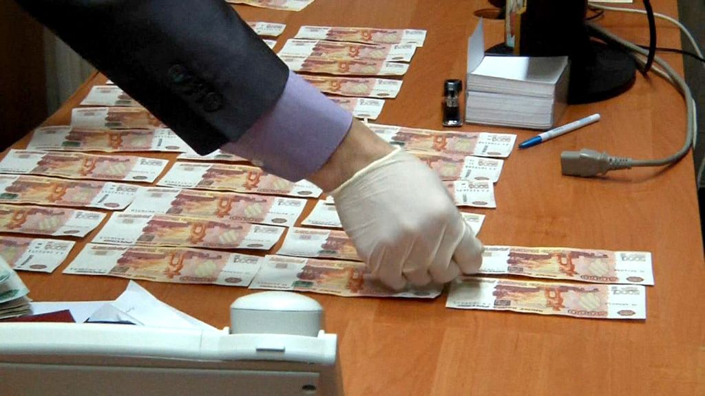 В Кирове руководителя архива БТИ поймали на взятке в 150 тысяч рублей.