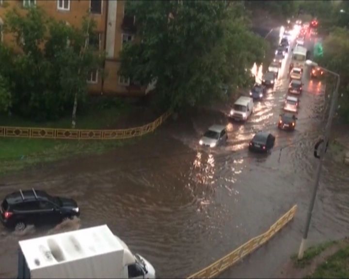 В Кирове и области устраняют последствия вчерашнего урагана