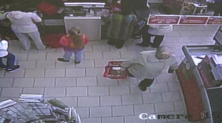 Кировчанка в магазине прихватила чужой портмоне