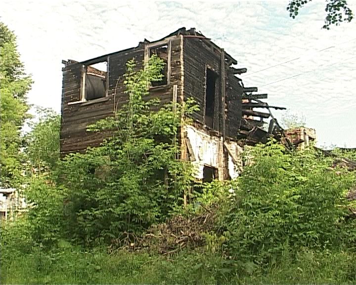 В Кирове дома-призраки превращаются в притоны и свалки