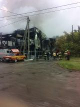 В Кирове в слободе Лосевы сгорел торговый центр.