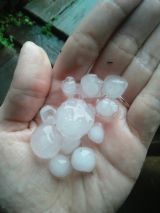 В нескольких районах Кировской области прошли грозы, ливни и град.