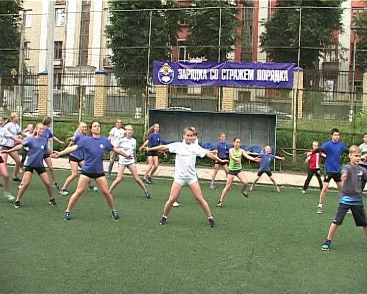 Зарядка со стражем порядка