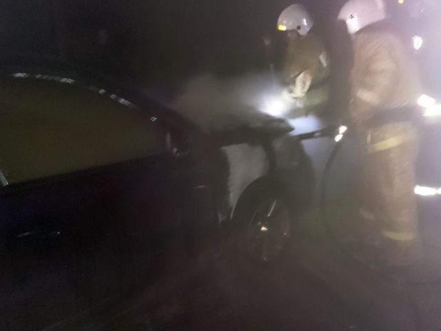 В Кирове двое приятелей подожгли иномарку соседа.