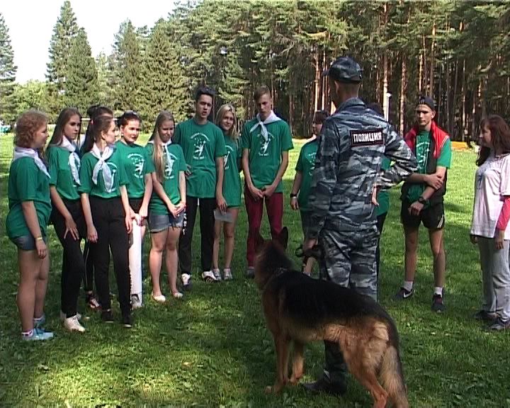 Воспитанники смены молодежного актива в лагере 