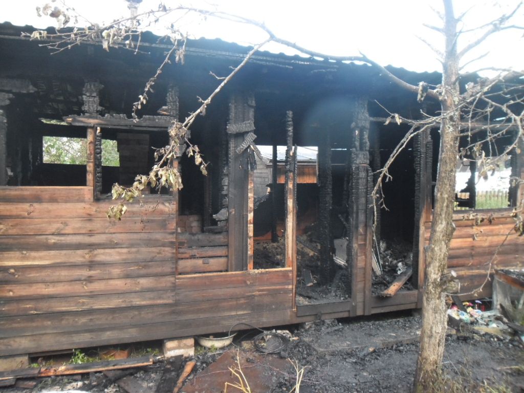 В деревне Югрино сгорела частная баня.