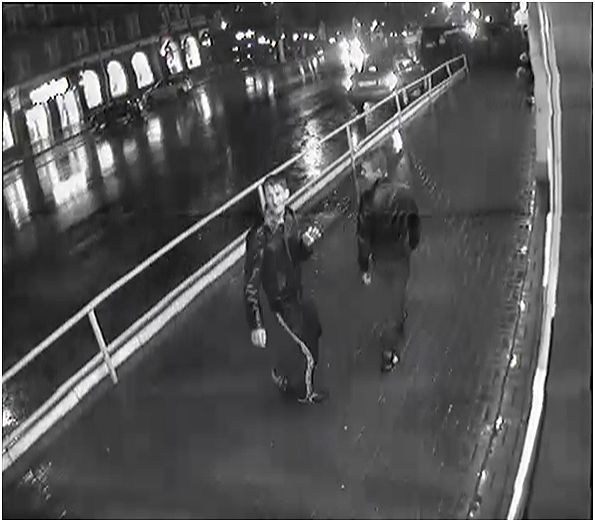 В центре Кирова ограбили учительницу.