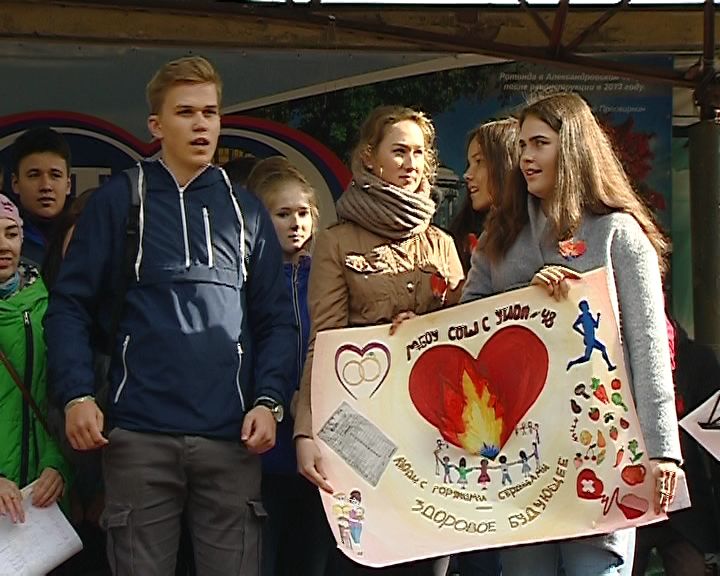 Сотни юных кировчан приняли участие в Лайф-Фесте, посвященном борьбе со СПИДом