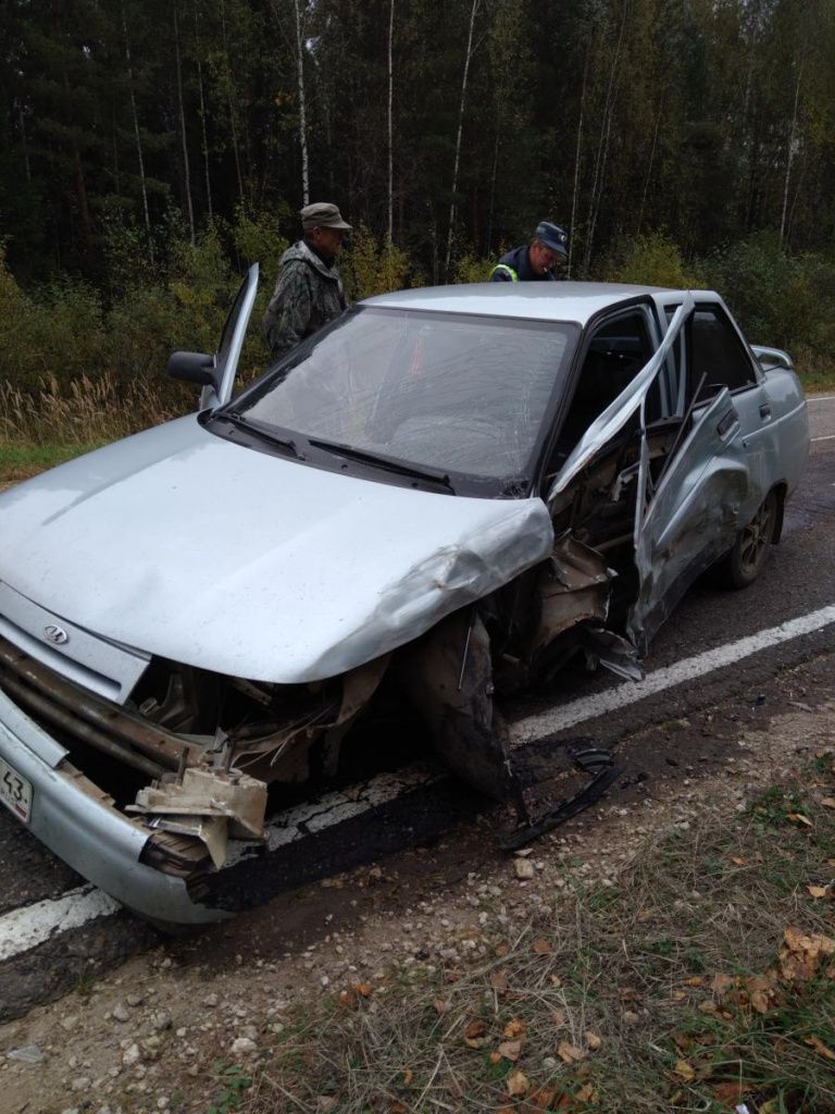 В Арбажском районе ВАЗ-21103 врезался в иномарку.