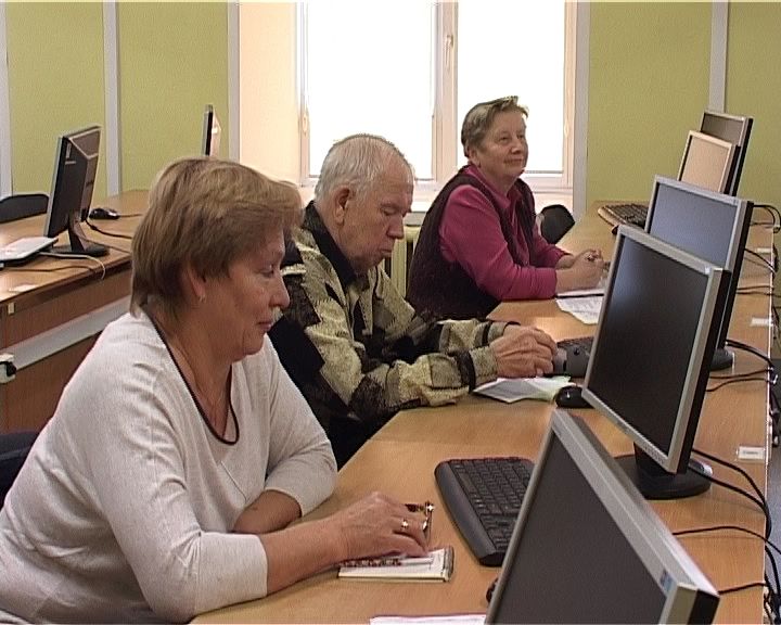 В Кирове вновь открылись бесплатные компьютерные курсы для пенсионеров