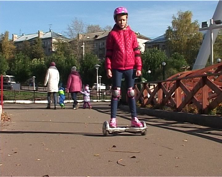 Cотрудники ГИБДД учат безопасному вождению гиро-скутеристов