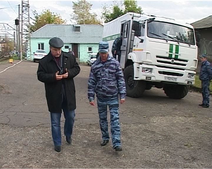 Кировский омбудсмен проверил условия, в которых перевозят осужденных граждан