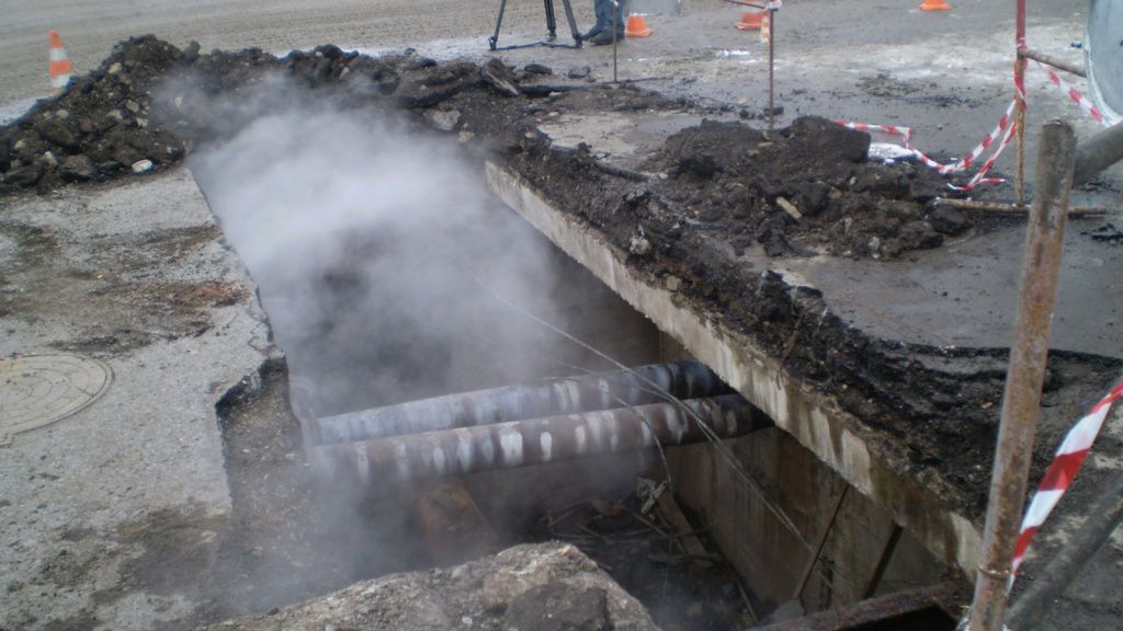 В центре Кирова произошел прорыв на теплотрассе.