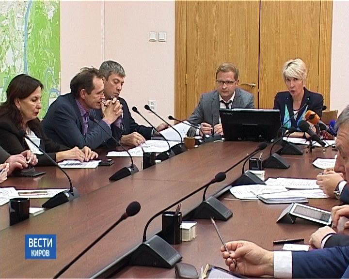 В администрации Кирова проводят работу с отстающими подрядчиками