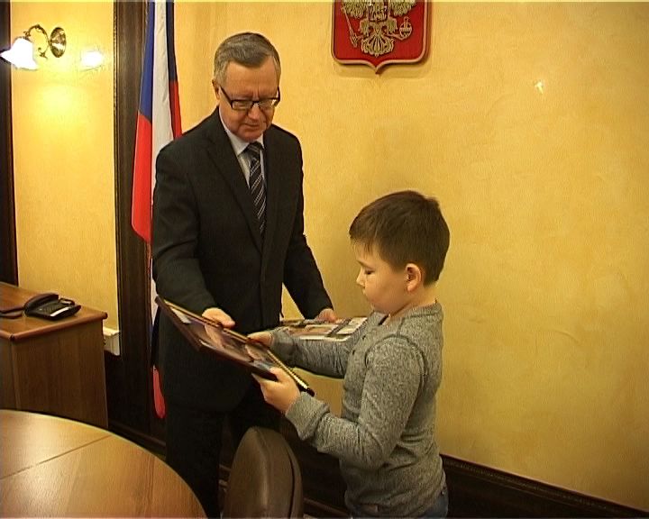 Юный кировчанин Ярослав Фетищев получил подарок от Президента