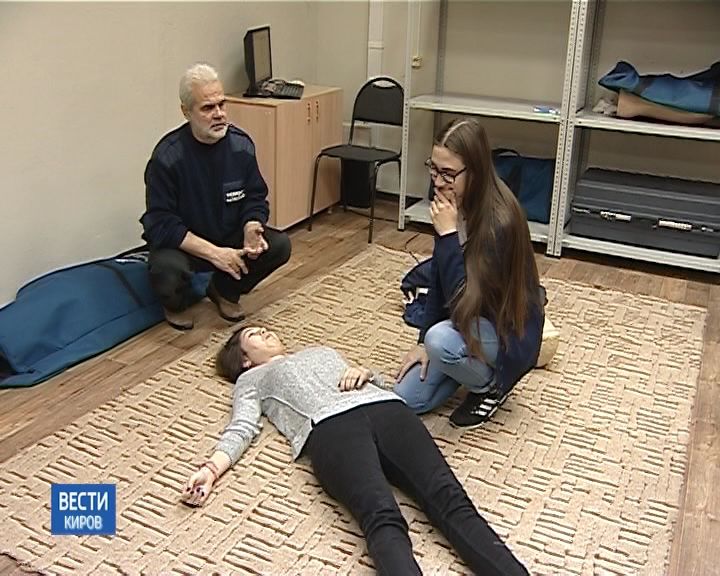 Кировских студентов обучили навыком оказания первой помощи