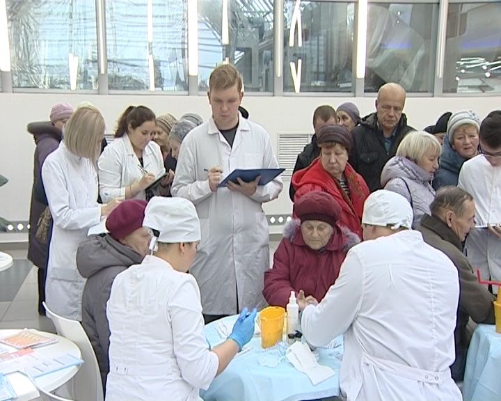 В День борьбы с диабетом врачи провели специальную акцию для кировчан