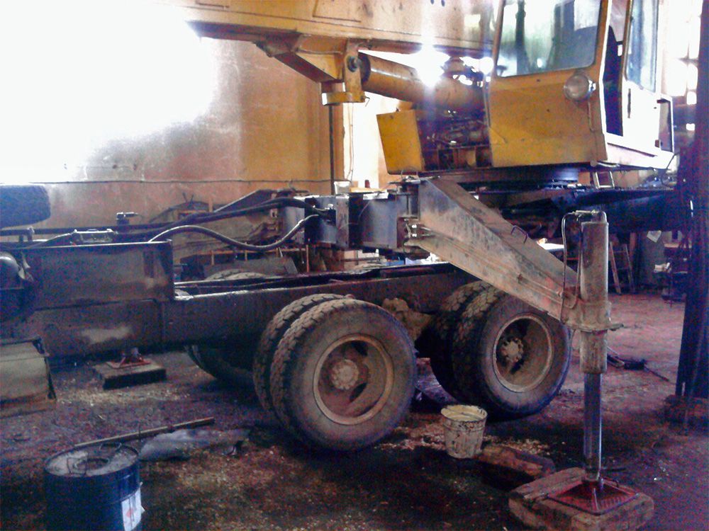 В Мурашах насмерть разбился водитель автокрана.