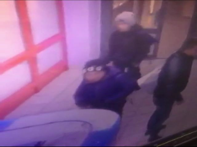 В Кирове разыскивают подозреваемых в грабеже