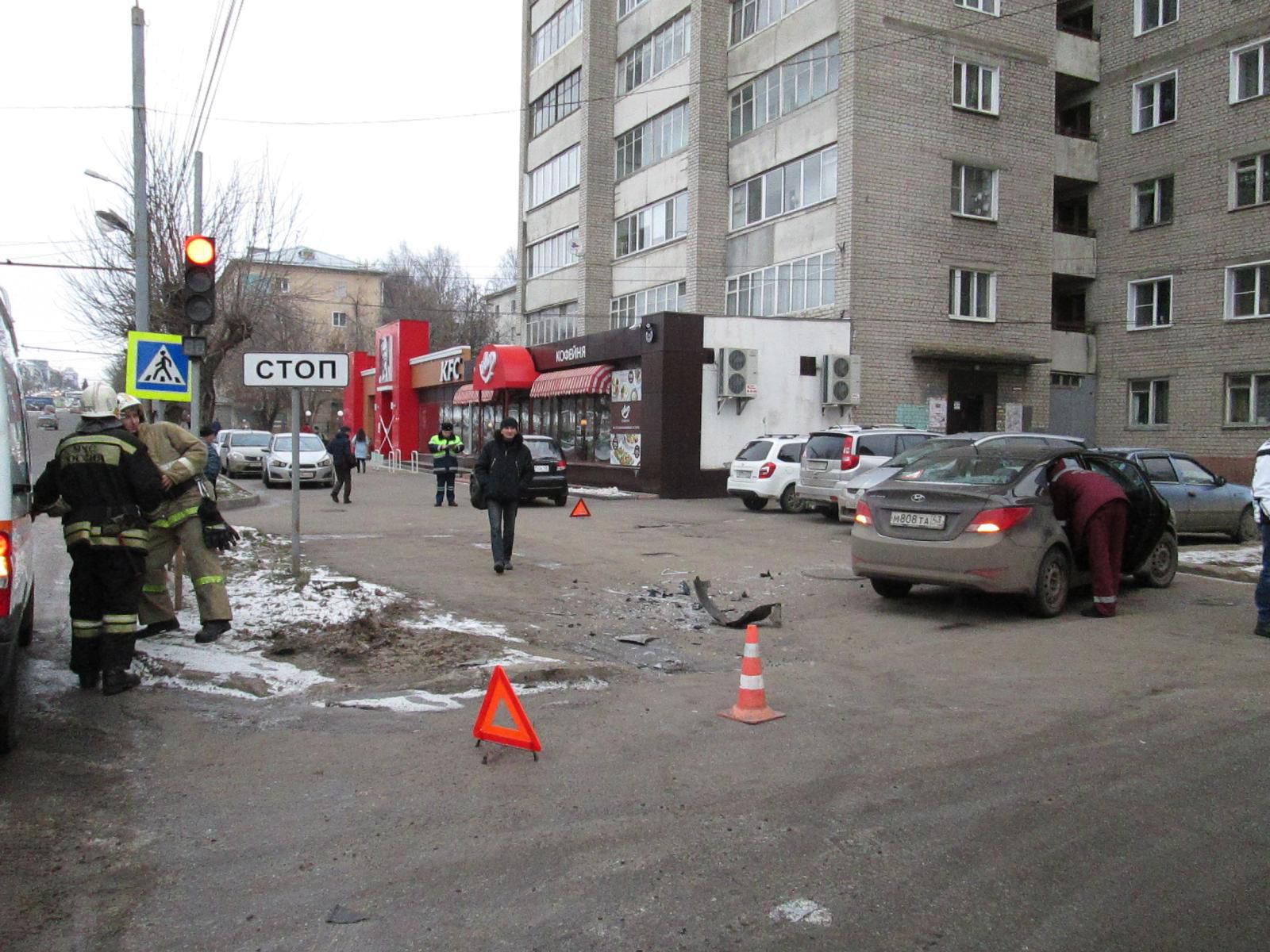 На Октябрьском проспекте столкнулись две иномарки.