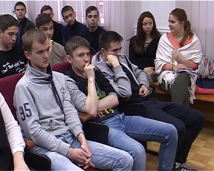 Сотни кировчан стали участниками тотального экзамена по ПДД