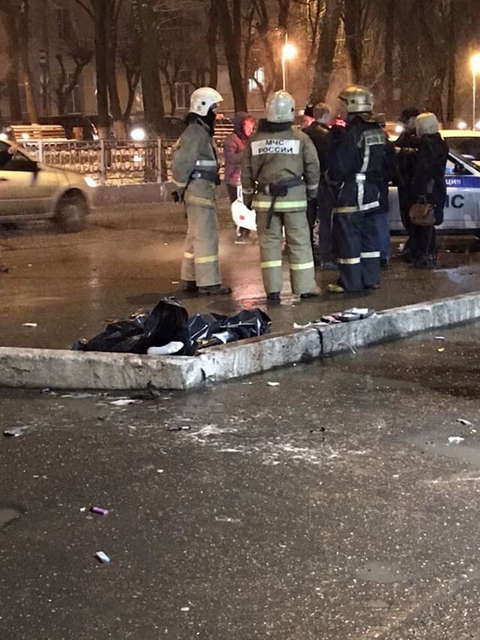 На Октябрьском проспекте иномарка сбила людей на пешеходном переходе.