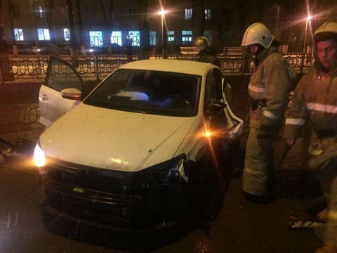 По факту ДТП на Октябрьском проспекте проводится проверка.