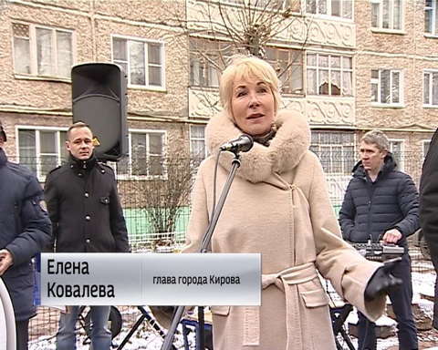 Елена Ковалёва посетила дворы, отремонтированные по программе «Формирование комфортной городской среды»
