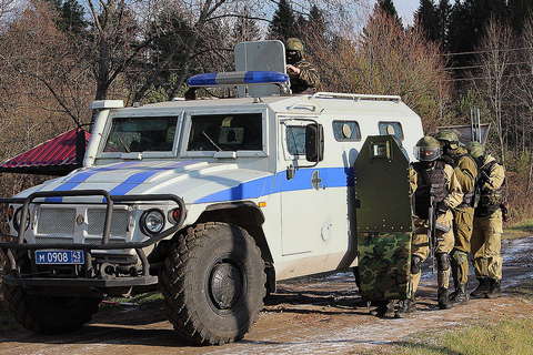 ОМОН отработал тактику задержания вооруженных преступников (ФОТО)