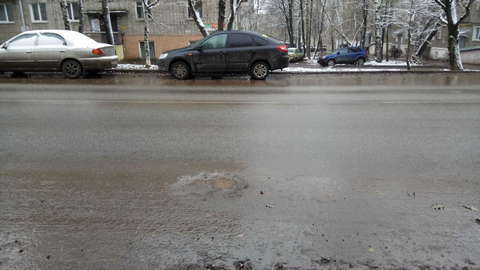 На отремонтированной месяц назад улице Милицейской появились новые ямы.