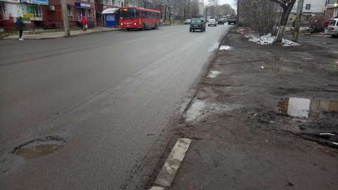 На отремонтированной месяц назад улице Милицейской появились новые ямы.