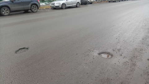 На отремонтированной месяц назад улице Милицейской появились новые ямы.